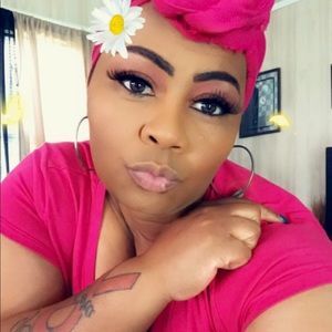 Meet your Posher, Romona